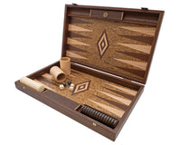 Das Manopoulos Luxus-Backgammon-Set aus Walnusswurzelholz und Wengeholz mit Backgammon-Bechern