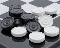 Pions de dames italiens en bois laqué noir et blanc