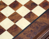 Traditionele Finnesburg Schaakset van messing en vuurdoorn