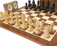 Ensemble d'Échecs du Championnat du Monde, Pendule et Coffret en Bois