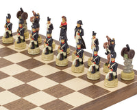 Napoleon vs. de Russen — handgeschilderde thematische schaakset van Italfama