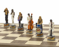 Das handbemalte, thematische Schachset 'Jazz Band Vs Rock Stars' von Italfama