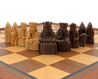 Regency Chess Isle of Lewis en mahonie-omlijste kabinet-luxe schaakset