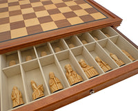 Regency Chess Isle of Lewis en mahonie-omlijste kabinet-luxe schaakset
