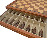 Regency Chess Isle of Lewis en mahonie-omlijste kabinet-luxe schaakset